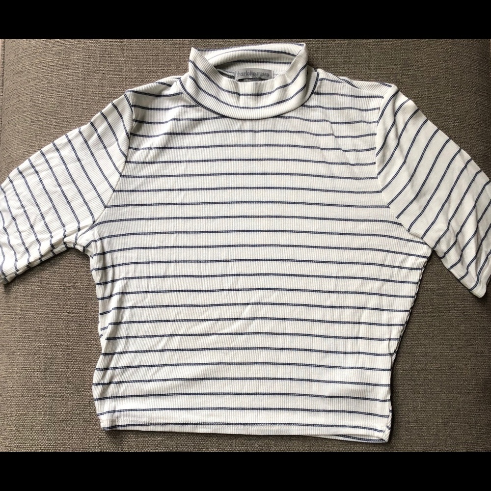 Short sleeve crop top